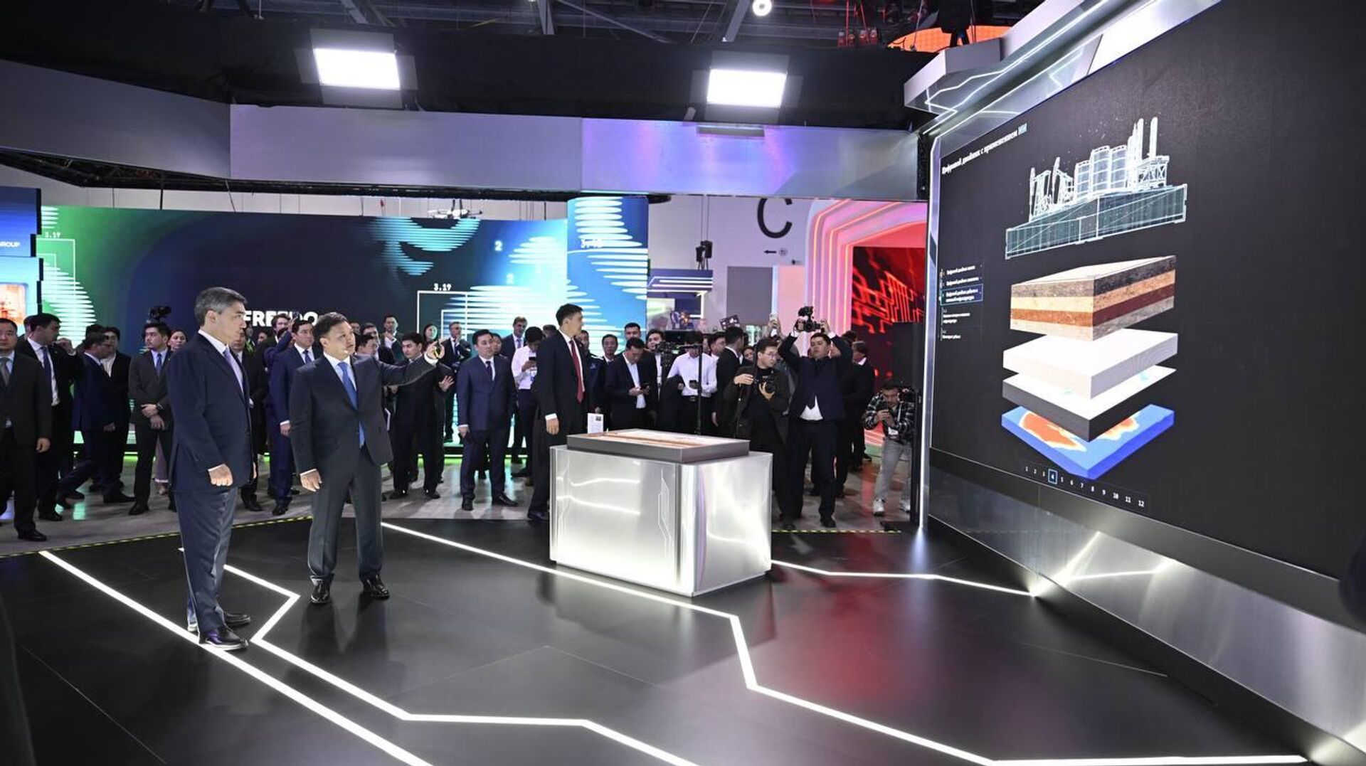 Подведены итоги форума AI & Digital Bridge 2026 Подведены итоги форума AI & Digital Bridge 2026 - Sputnik Казахстан, 1920, 03.10.2026