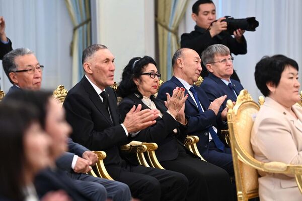 Ақордада ұстаздардың кәсіби мерекесіне орай салтанатты іс-шара өтті Ақордада ұстаздардың кәсіби мерекесіне орай салтанатты іс-шара өтті - Sputnik Қазақстан