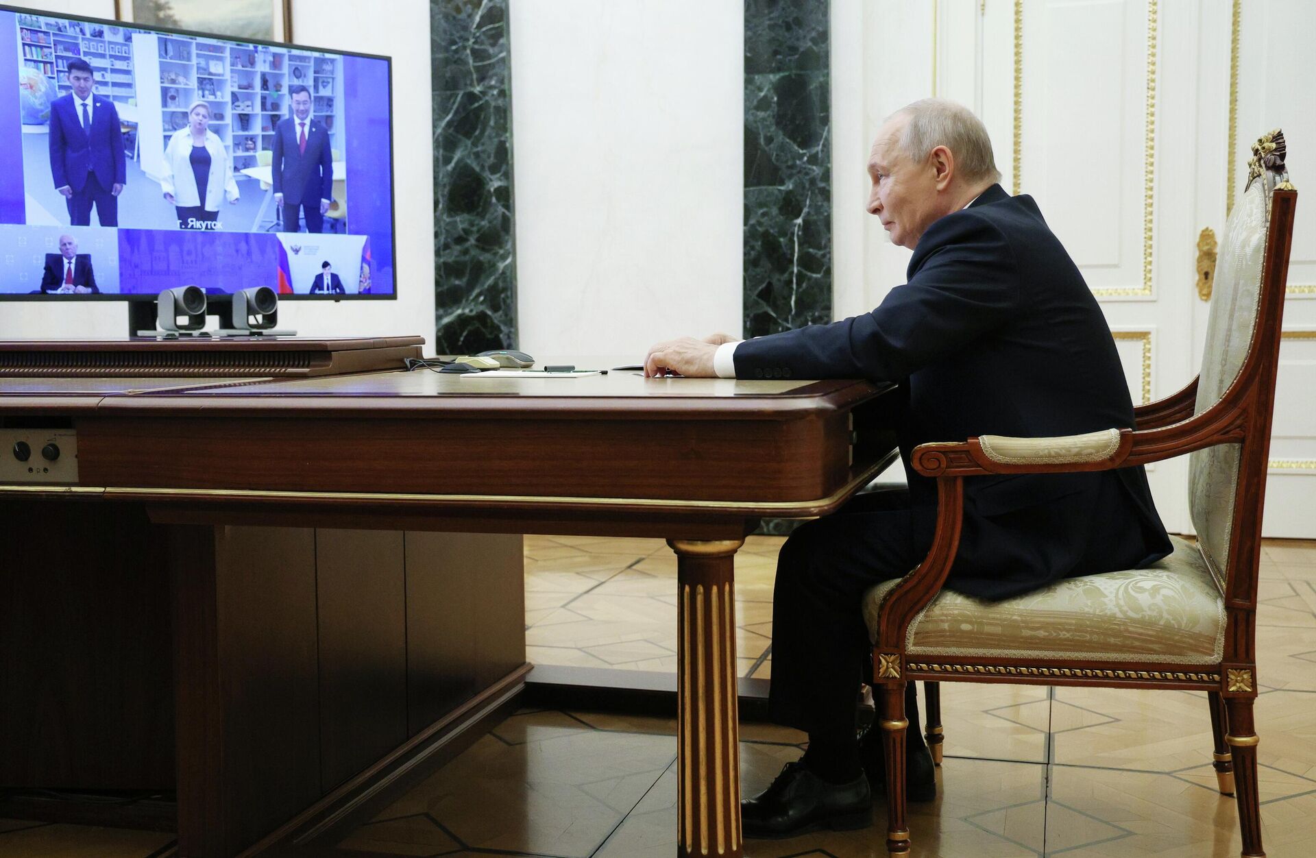 Президент России Владимир Путин принял участие во встрече, посвященной открытию комплекса Точка будущего в Якутии Президент России Владимир Путин принял участие во встрече, посвященной открытию комплекса Точка будущего в Якутии - Sputnik Казахстан, 1920, 05.10.2026