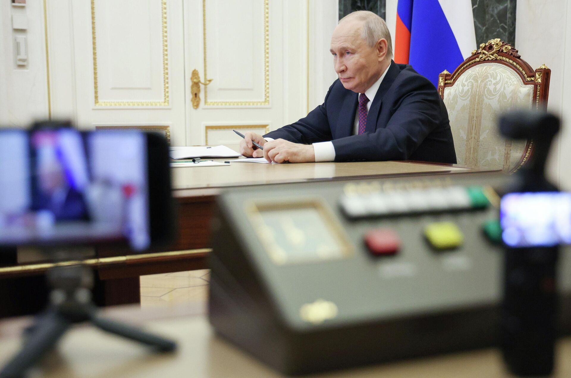 Президент России Владимир Путин Президент России Владимир Путин - Sputnik Казахстан, 1920, 05.10.2026