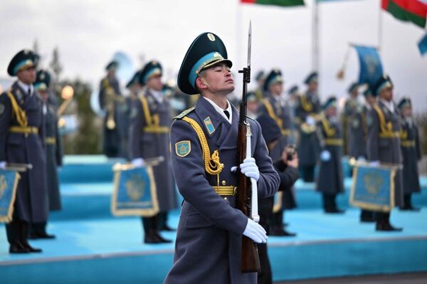 Касым-Жомарт Токаев встретил Султана Омана Хайсама бен Тарика Аль Саида в аэропорту Астаны Касым-Жомарт Токаев встретил Султана Омана Хайсама бен Тарика Аль Саида в аэропорту Астаны - Sputnik Казахстан