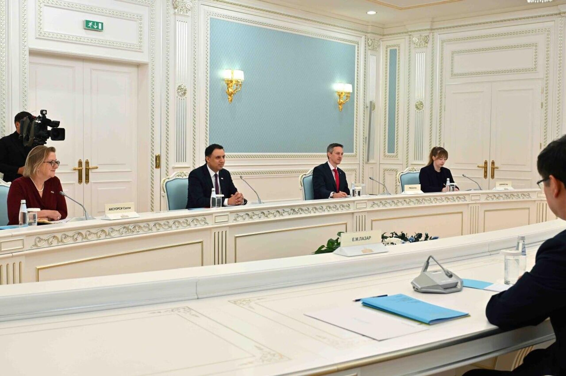 Касым-Жомарт Токаев принял государственного министра по торговле Великобритании Анаса Сарвара Касым-Жомарт Токаев принял государственного министра по торговле Великобритании Анаса Сарвара - Sputnik Казахстан, 1920, 07.10.2026
