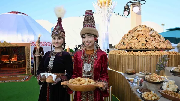 Түрікменстанда Каспий жағалауына Бәйтеректің көшірмесі қойылды - Sputnik Қазақстан
