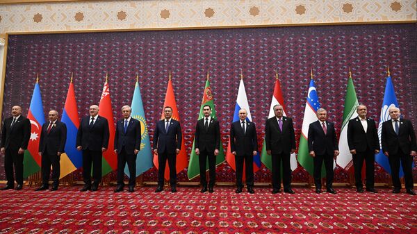 Путин принимает участие в саммите глав государств СНГ в Туркменистане - Sputnik Казахстан