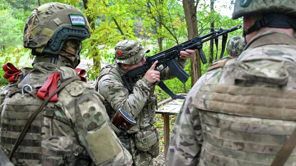 Боевое слаживание военнослужащих 83-й ОДШБр группировки войск Север на Сумском направлении СВО - Sputnik Казахстан