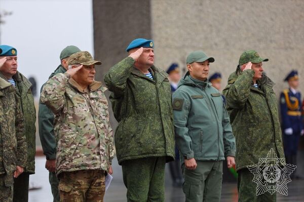 Военные стран ОДКБ прибыли на учения Нерушимое братство и Барьер Военные стран ОДКБ прибыли на учения Нерушимое братство и Барьер - Sputnik Казахстан