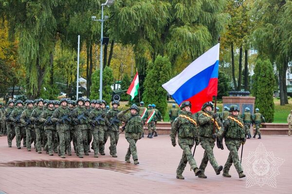 Военные стран ОДКБ прибыли на учения Нерушимое братство и Барьер Военные стран ОДКБ прибыли на учения Нерушимое братство и Барьер - Sputnik Казахстан