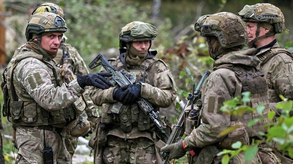 Боевое слаживание военнослужащих 83-й ОДШБр группировки войск Север на Сумском направлении СВО - Sputnik Казахстан