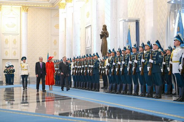 Торжественная церемония встречи короля бельгийцев в Астане Торжественная церемония встречи короля бельгийцев в Астане - Sputnik Казахстан