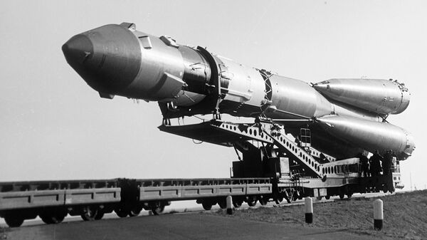 Транспортировка космического корабля Восход-1 на стартовую площадку космодрома Байконур - Sputnik Казахстан
