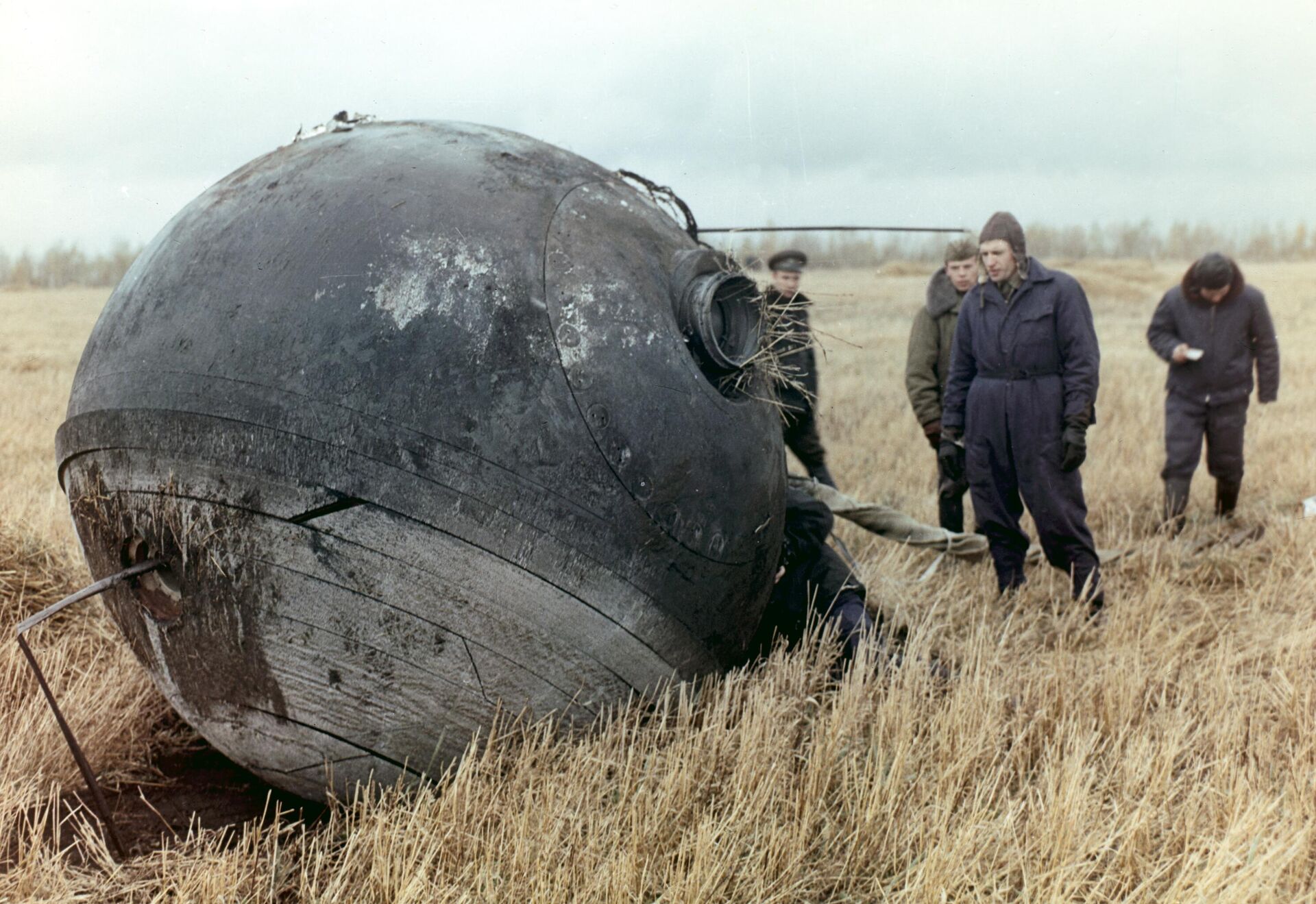 Спускаемый аппарат космического корабля Восход в момент приземления - Sputnik Казахстан, 1920, 12.10.2026