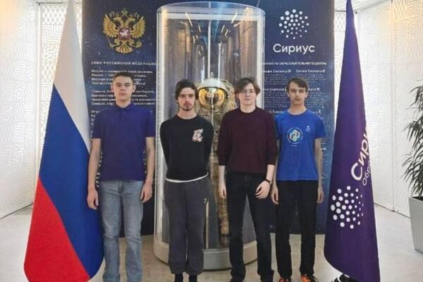 Российские школьники - победители международных олимпиад Российские школьники - победители международных олимпиад - Sputnik Казахстан