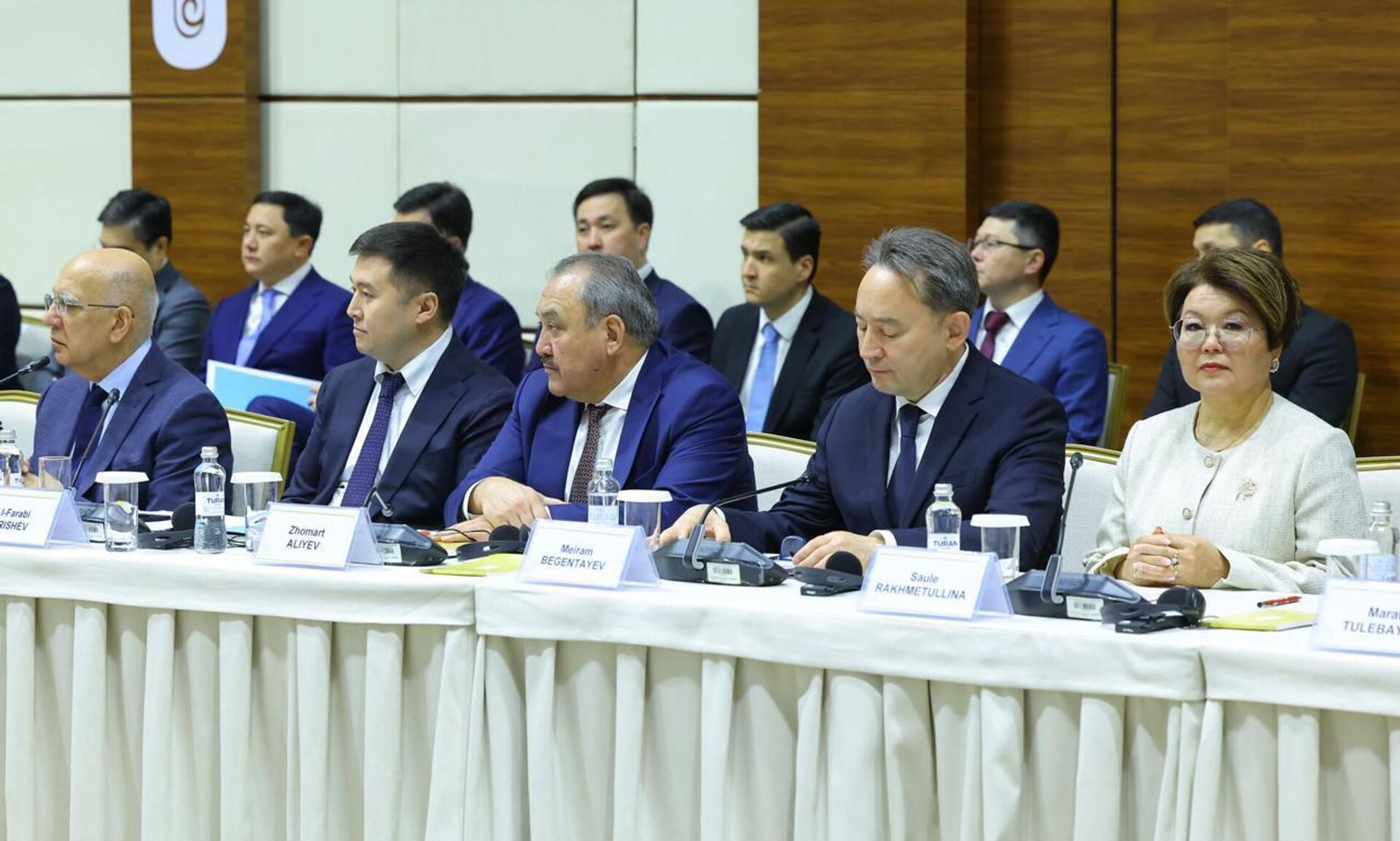 Король и королева Бельгии ознакомились с казахстанскими научными разработками и обсудили с правительством РК сферу критически важных минералов Король и королева Бельгии ознакомились с казахстанскими научными разработками и обсудили с правительством РК сферу критически важных минералов - Sputnik Казахстан, 1920, 13.10.2026