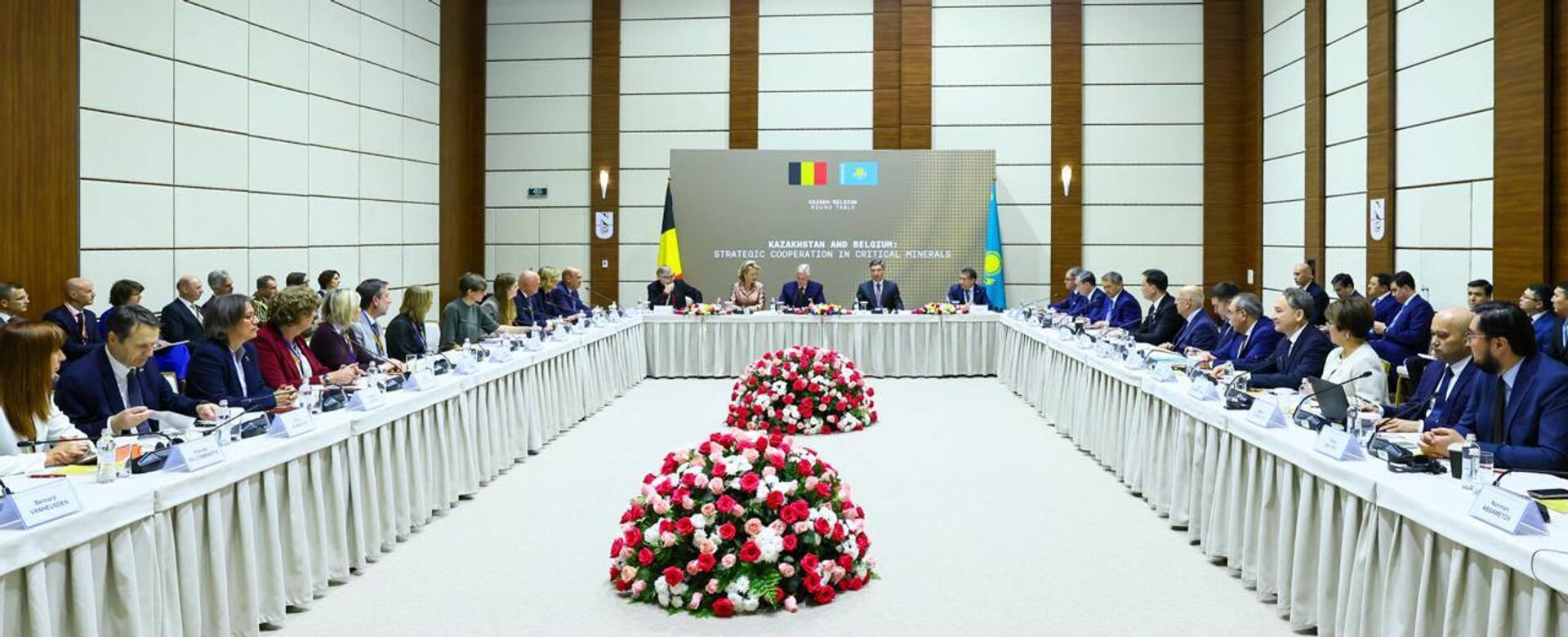 Король и королева Бельгии ознакомились с казахстанскими научными разработками и обсудили с правительством РК сферу критически важных минералов Король и королева Бельгии ознакомились с казахстанскими научными разработками и обсудили с правительством РК сферу критически важных минералов - Sputnik Казахстан, 1920, 13.10.2026