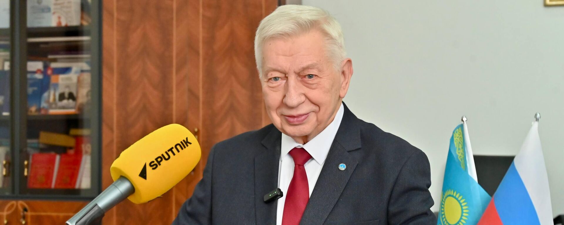 Директор Казахстанского филиала МГУ Александр Сидорович - Sputnik Казахстан, 1920, 14.10.2026