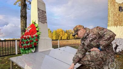Казахстанский офицер Сайдахмет Казыбек почтил память своего прадеда во время учений "Нерушимое братство"-2026 в Беларуси 
