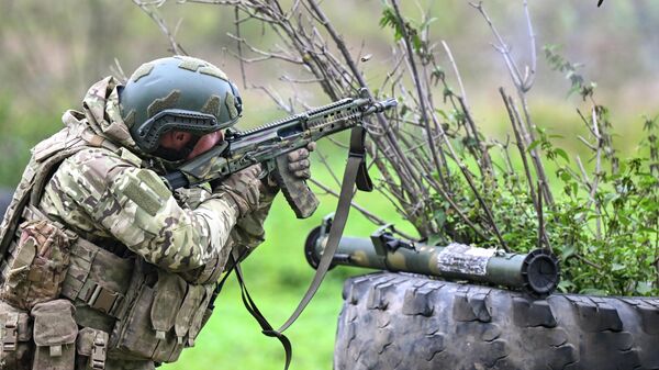 Боевое слаживание военнослужащих 83-й ОДШБр группировки войск Север  - Sputnik Казахстан