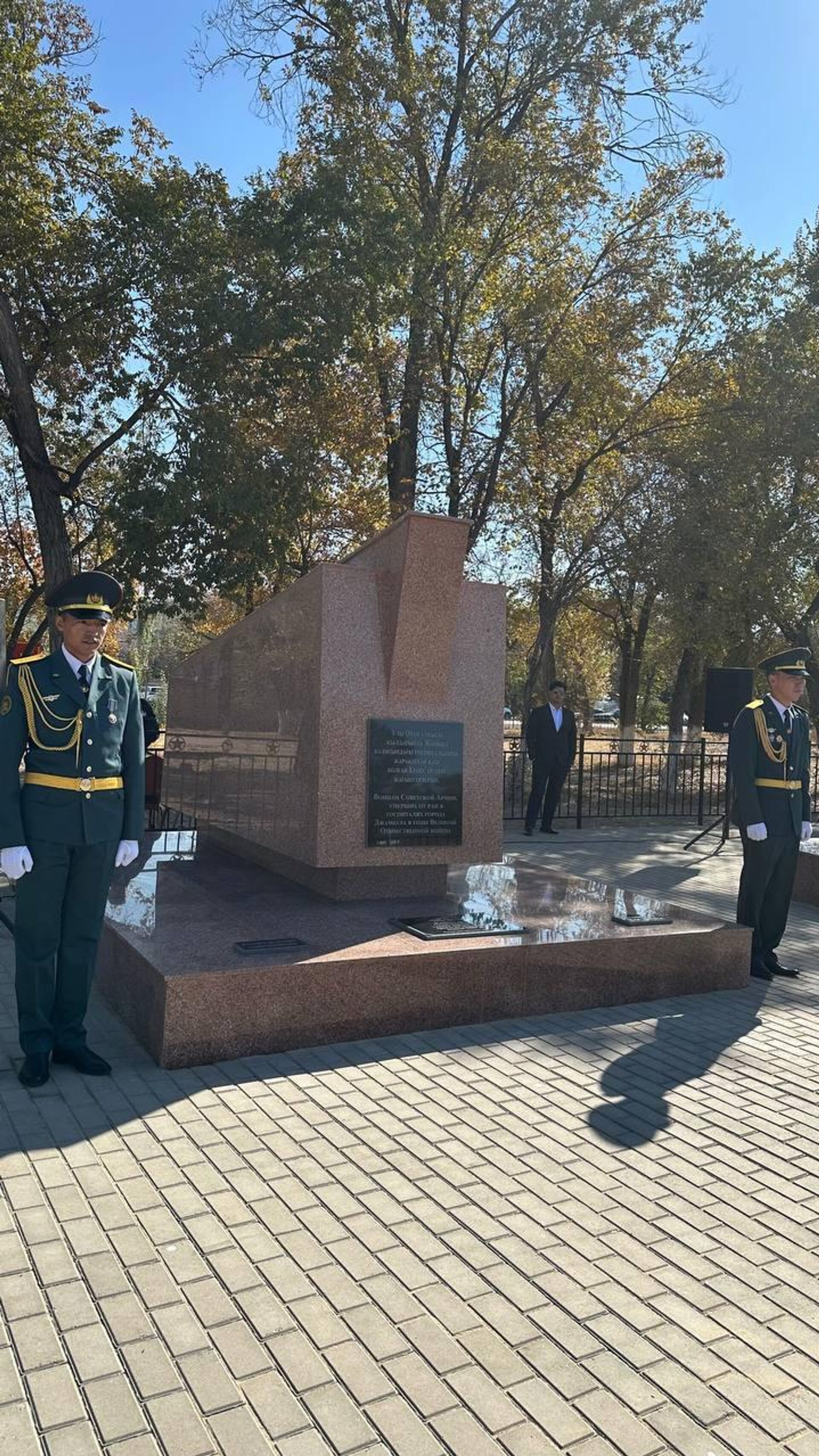 Мемориал советским воинам восстановили в Таразе Мемориал советским воинам восстановили в Таразе - Sputnik Қазақстан, 1920, 15.10.2026
