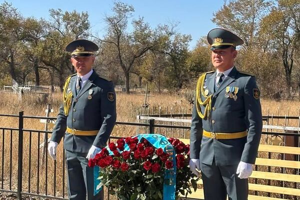 Мемориал советским воинам восстановили в Таразе Мемориал советским воинам восстановили в Таразе - Sputnik Казахстан