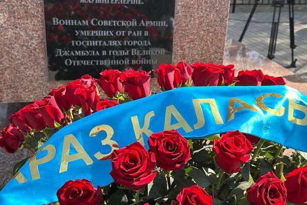Мемориал советским воинам восстановили в Таразе Мемориал советским воинам восстановили в Таразе - Sputnik Казахстан