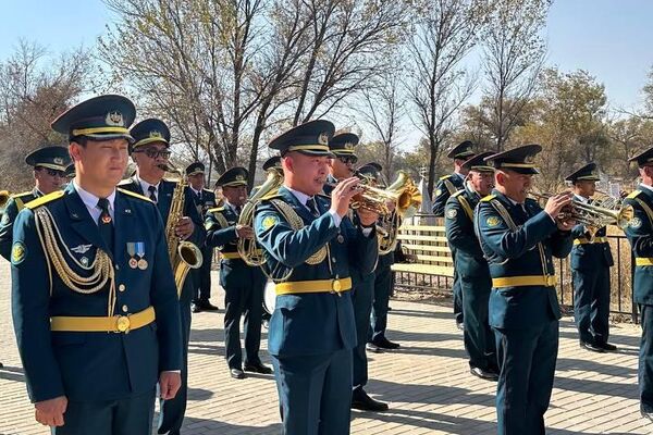 Мемориал советским воинам восстановили в Таразе Мемориал советским воинам восстановили в Таразе - Sputnik Казахстан