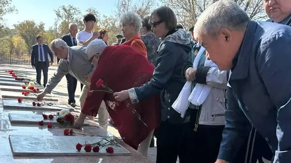 Таразда ҰОС кезінде госпитальде қаза тапқан жауынгерлерге арналған мемориал жаңғыртылды - Sputnik Қазақстан