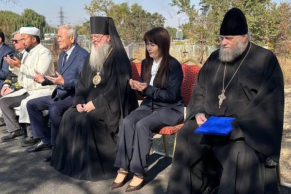 Мемориал советским воинам восстановили в Таразе Мемориал советским воинам восстановили в Таразе - Sputnik Казахстан