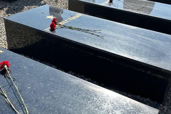 Мемориал советским воинам восстановили в Таразе Мемориал советским воинам восстановили в Таразе - Sputnik Казахстан