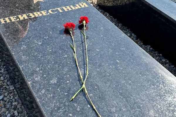 Мемориал советским воинам восстановили в Таразе Мемориал советским воинам восстановили в Таразе - Sputnik Казахстан