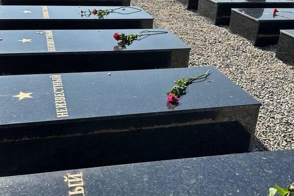 Мемориал советским воинам восстановили в Таразе Мемориал советским воинам восстановили в Таразе - Sputnik Казахстан
