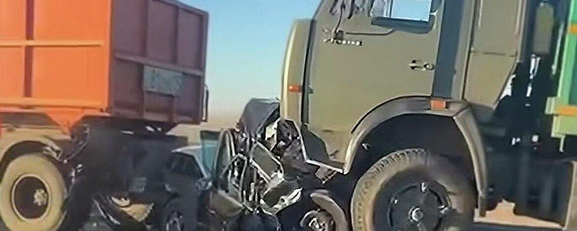 Три человека погибли в ДТП с двумя грузовиками и тремя легковыми авто на севере Казахстана - Sputnik Казахстан, 1920, 15.10.2026