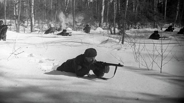 Великая Отечественная война 1941-1945 гг. Западный фронт. Наступление 8-ой гвардейской имени Панфилова стрелковой дивизии в районе Волоколамского шоссе. - Sputnik Казахстан