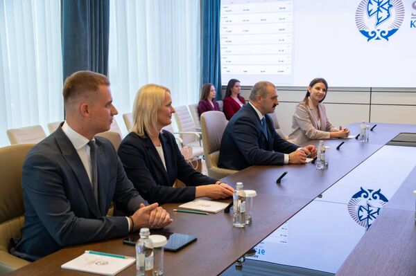 Председатель правления АО Самрук-ҚазынаНурлан Жакупов провел встречу с президентом Национального олимпийского комитета Беларуси Виктором Лукашенко
 - Sputnik Казахстан