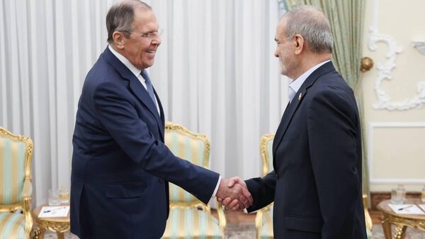 Встреча главы МИД РФ Сергея Лаврова с президентом Ирана Масудом Пезешкианом  - Sputnik Казахстан