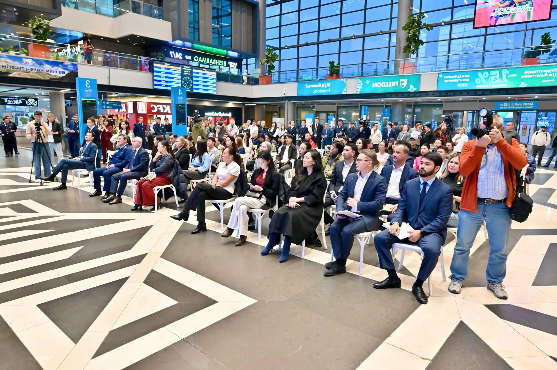 КТЖ представило цифровую экосистему в пассажирских поездах КТЖ представило цифровую экосистему в пассажирских поездах - Sputnik Қазақстан, 1920, 20.10.2026