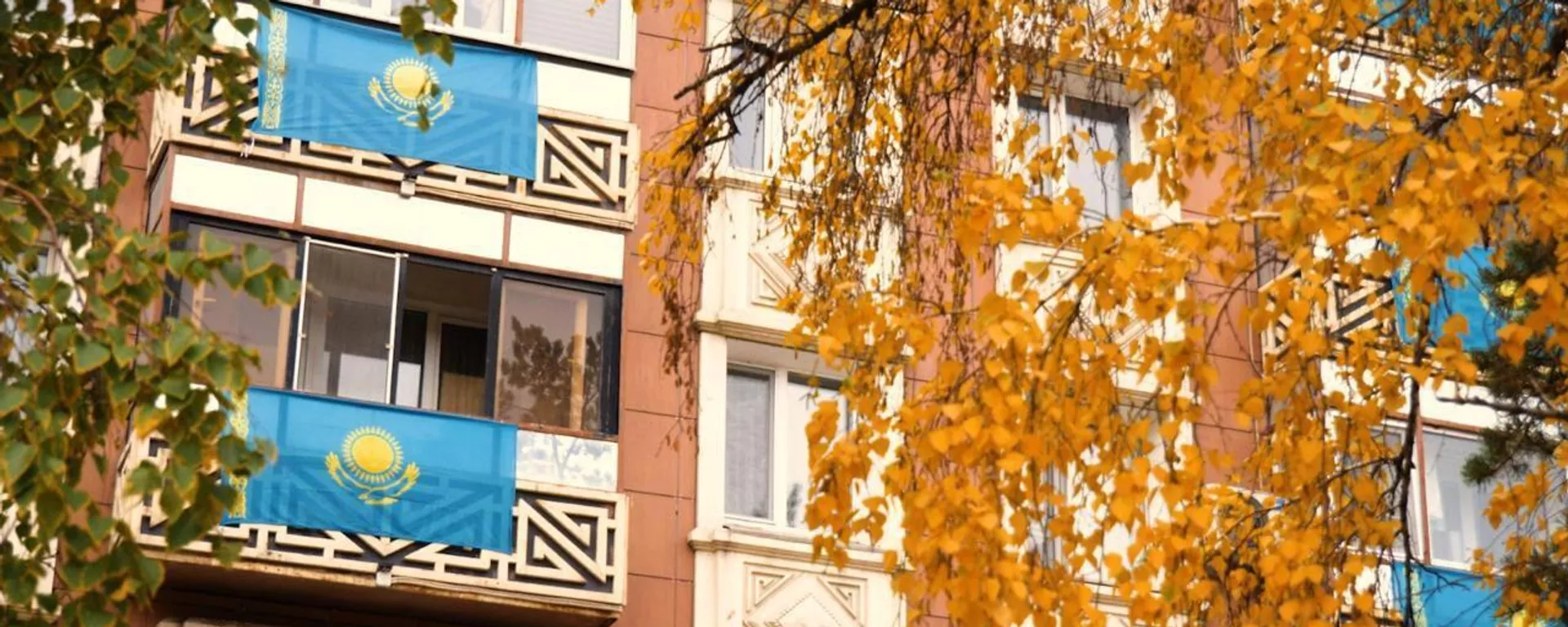 Флаги Казахстана на балконах жителей Астаны - Sputnik Казахстан, 1920, 21.10.2026