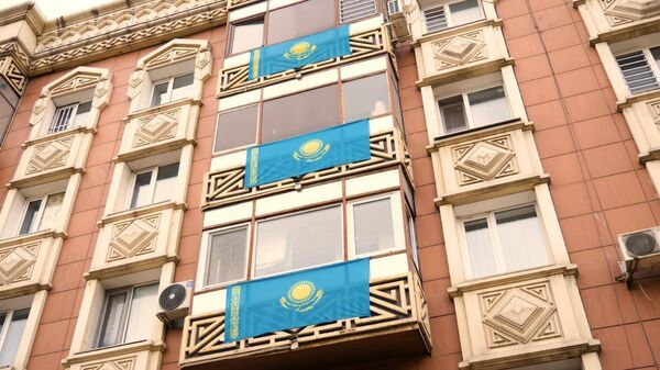 Флаги Казахстана на балконах жителей Астаны - Sputnik Қазақстан