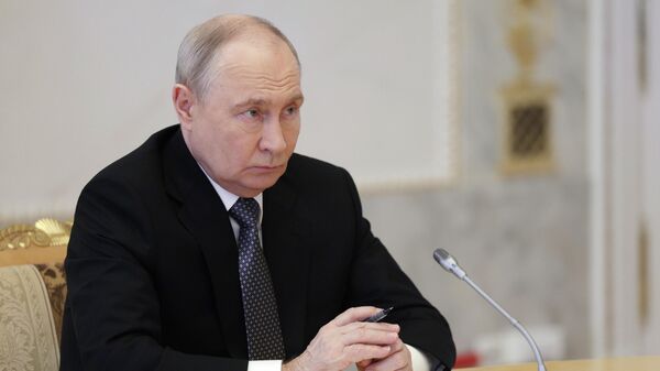 Президент России Владимир Путин Президент России Владимир Путин - Sputnik Казахстан