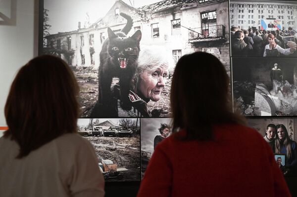 Открытие выставки конкурса фотожурналистики имени Андрея Стенина - Sputnik Казахстан