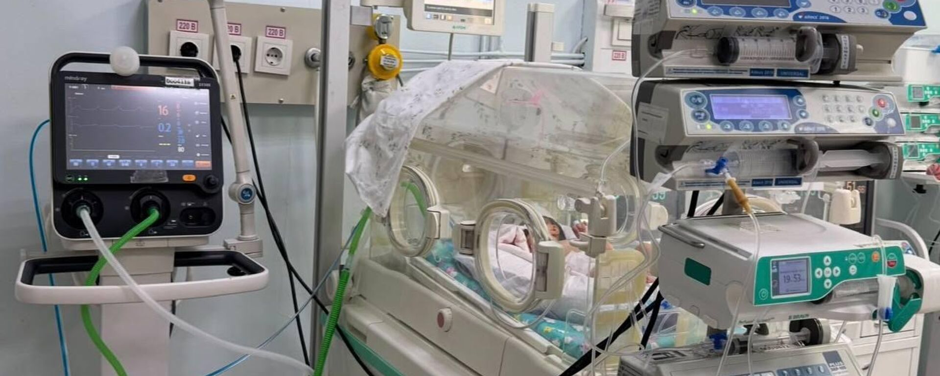 Алматылық дәрігерлер салмағы 679 грамм шала туған нәрестенің өмірі үшін 70 күн күресті - Sputnik Қазақстан, 1920, 22.10.2026