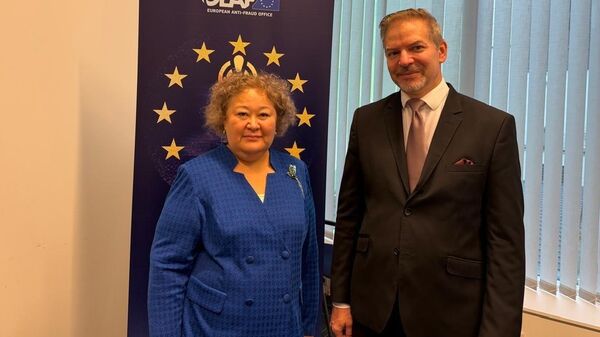 Казахстанская делегация провела встречу с Главой Европейского бюро по борьбе с мошенничеством Петром Клементом - Sputnik Казахстан