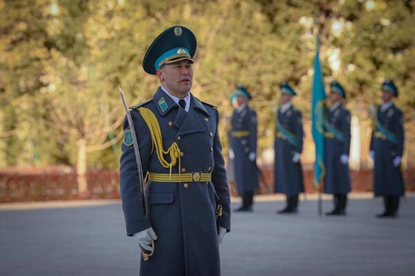 Тоқаев Мемлекеттік ту көтеру рәсіміне қатысты - Sputnik Қазақстан