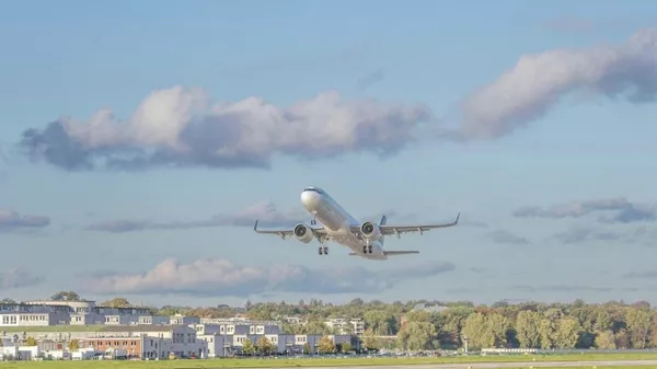 Алматыға жаңа Air Astana ұшағы келді - Sputnik Қазақстан