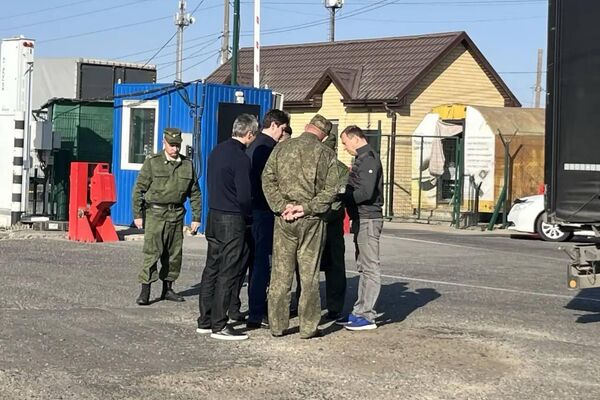 Руководитель ФГКУ Росгранстрой Дмитрий Бойков посетил пункт пропуска Караузек в Астраханской области - Sputnik Казахстан