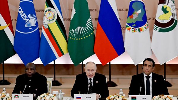 Президент Владимир Путин встретился с руководителями региональных организаций Африки - Sputnik Казахстан