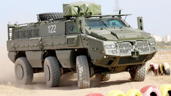 Военнослужащие Национальной гвардии осваивают новую отечественную бронетехнику Барыс 6х6 - Sputnik Казахстан
