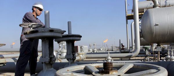 Архивное фото добычи нефти Архивное фото добычи нефти - Sputnik Казахстан