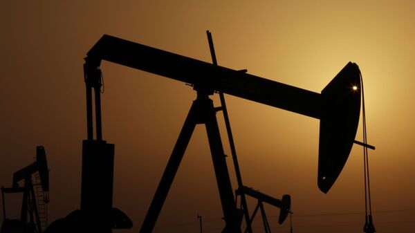 Нефтяные вышки в Персидском заливе в Бахрейне - Sputnik Казахстан