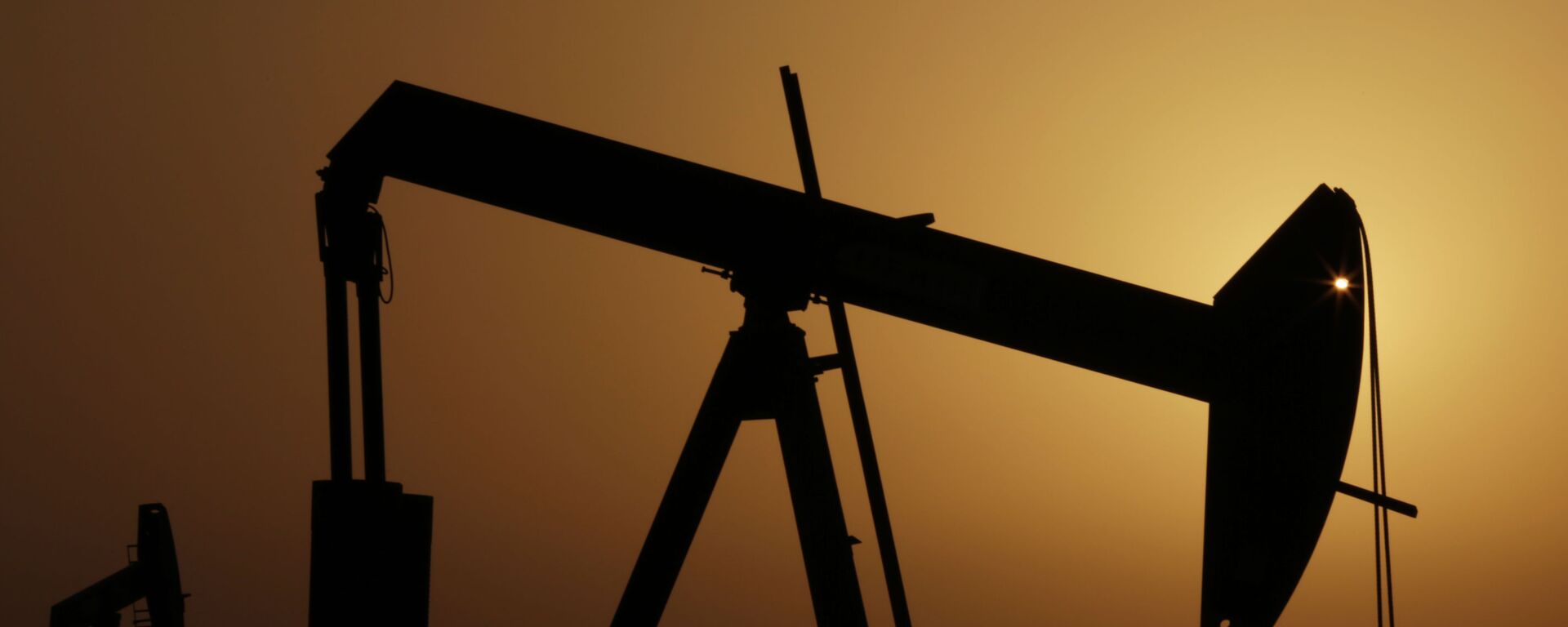 Нефтяные вышки в Персидском заливе в Бахрейне - Sputnik Қазақстан, 1920, 30.04.2021