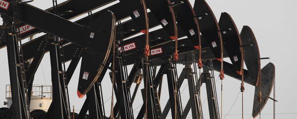 Нефтяные вышки в Персидском заливе в Бахрейне - Sputnik Қазақстан